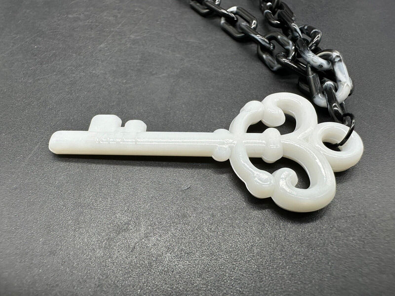 Acrylic Cable Link Chain Key Pendant Necklace 17”