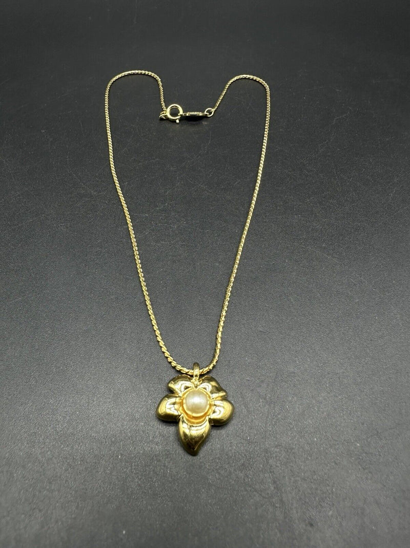 VINTAGE Napier Gold Tone 16” Chain Necklace & Faux Pearl Flower Pendant