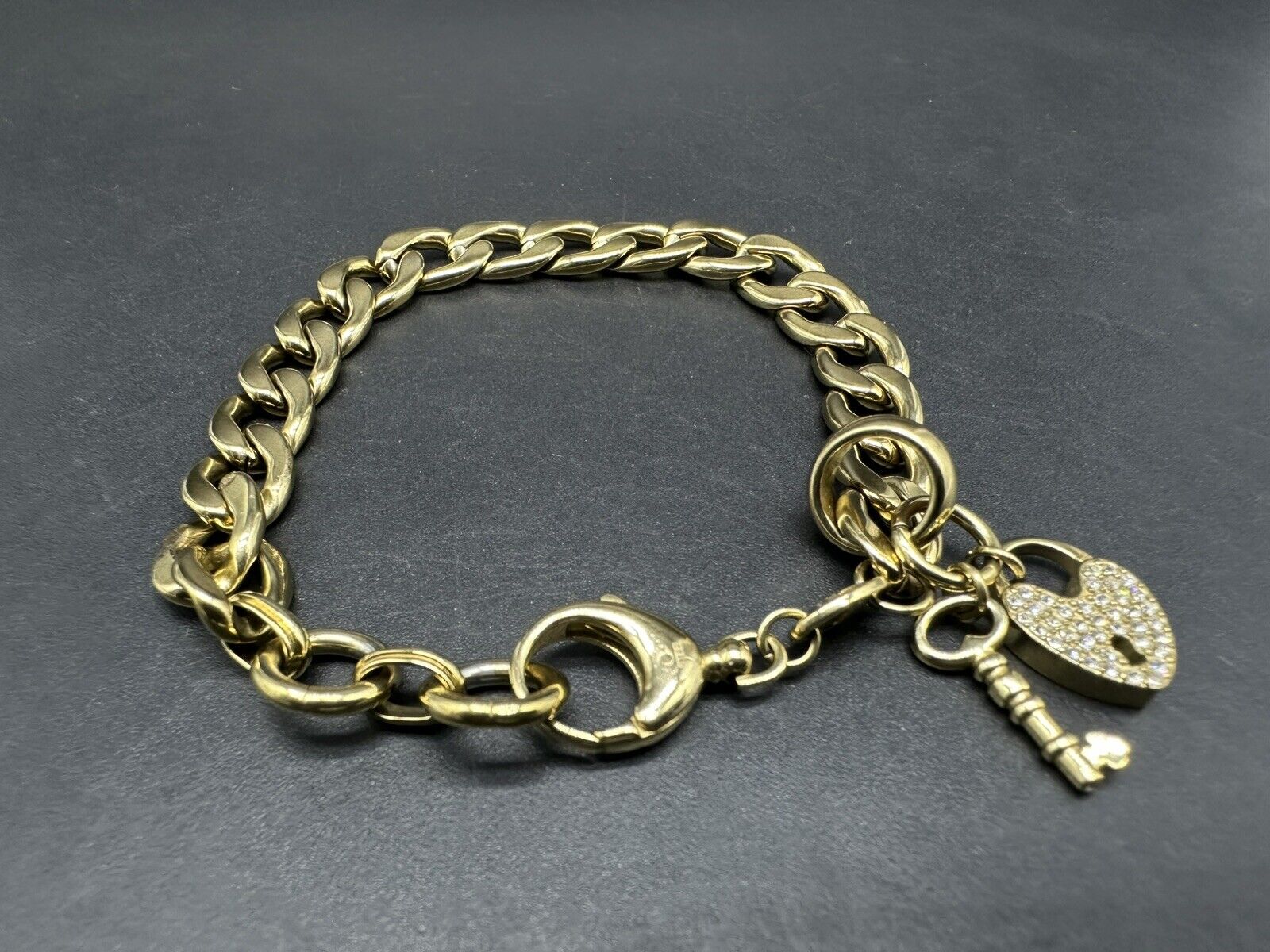 FOSSIL GOLD TONE S/STEEL HEART CRYSTAL PAVE+KEY CHARMS BRACELET 7”