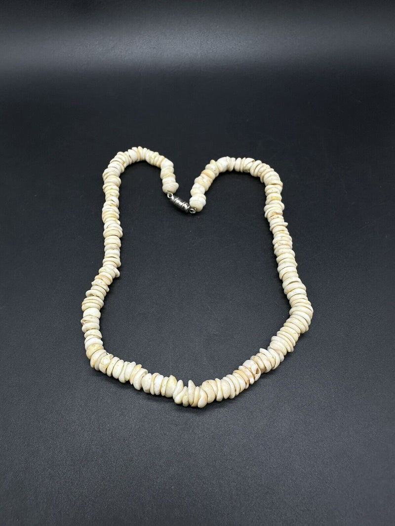 VINTAGE White Hawaiian PUKA SHELL Necklace 18” 43Gs