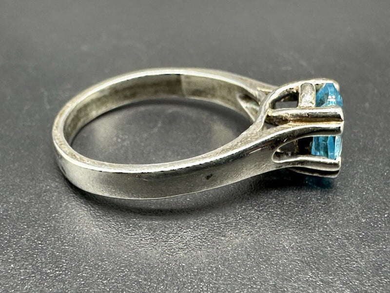 925 Sterling Silver Ring Size 6.5 Light Blue Glass Stone