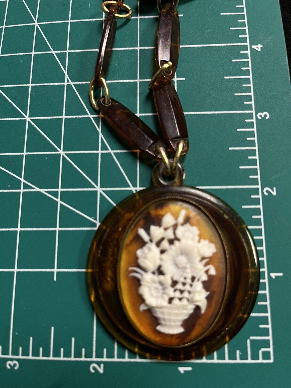 Vtge Celluloid Faux Tortoise Cameo Link Pendant Necklace 18” Long