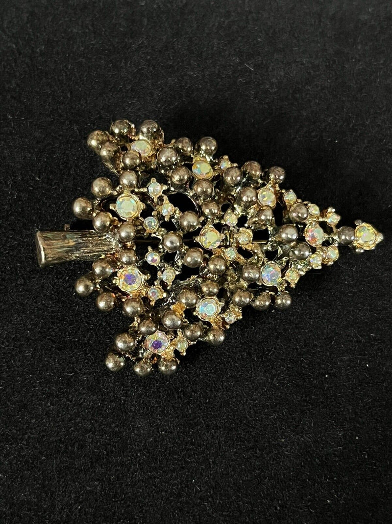 Vintage UnSigned Goldtone w/ Clear Rhinestone Christmas Tree Brooch Pin