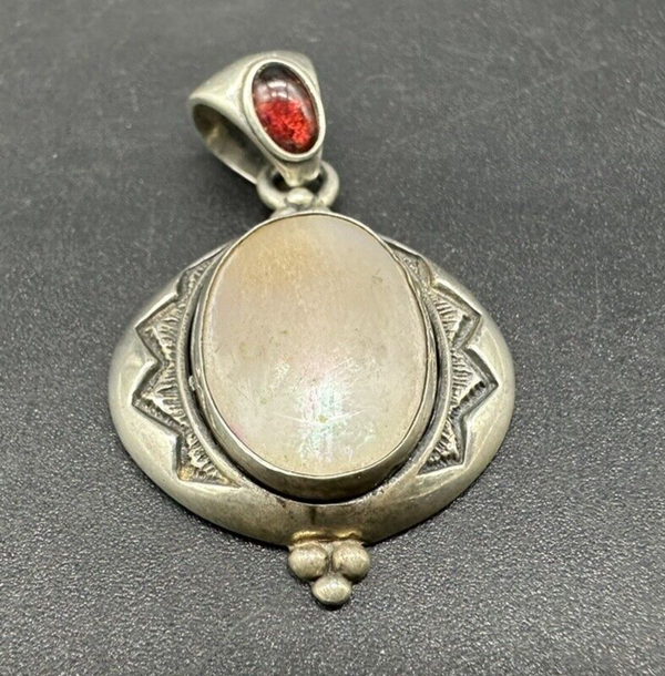 Carolyn Pollack Sterling Silver Oval Mother of Pearl & Red Garnet Pendant 7Gs