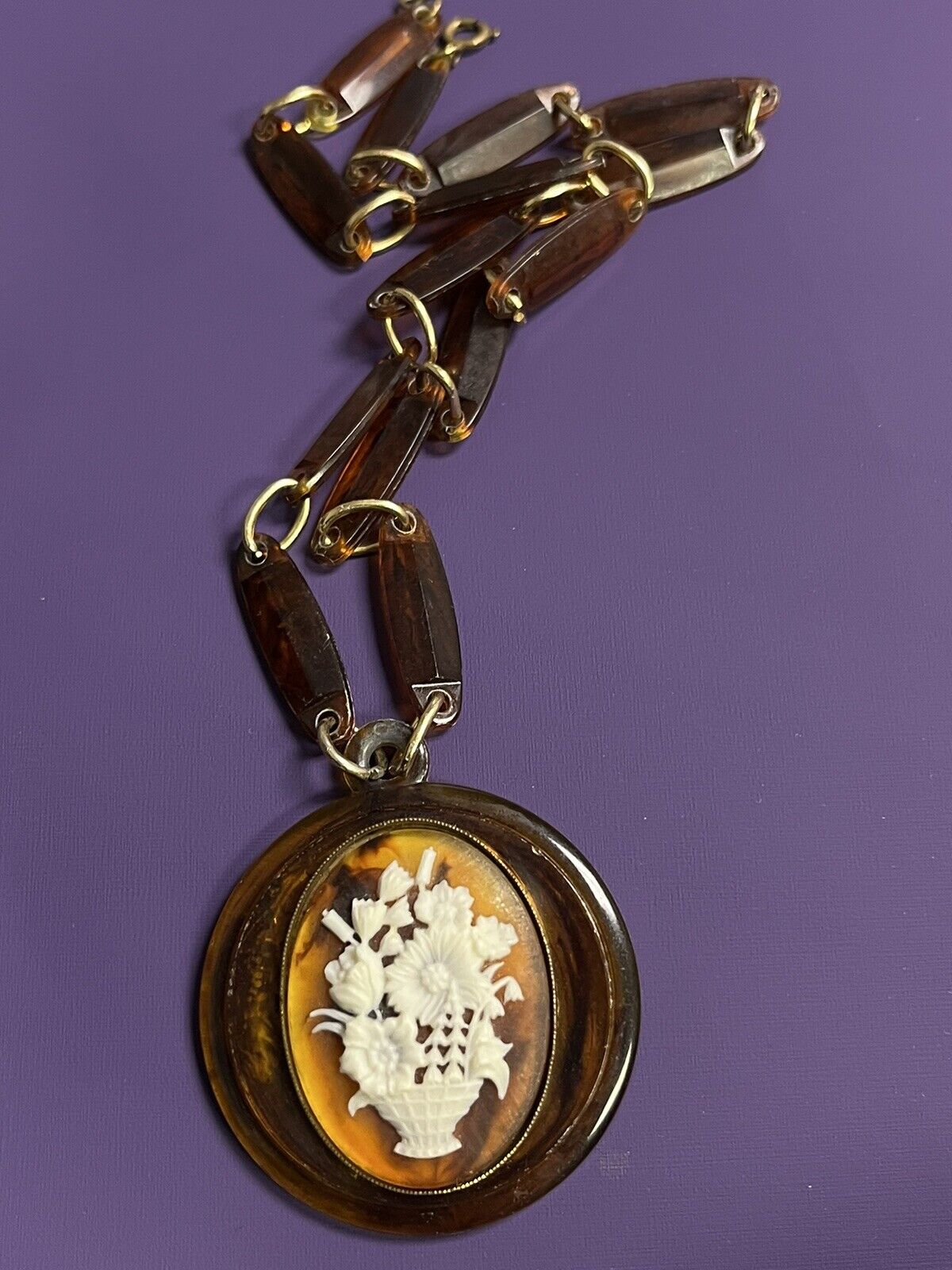 Vtge Celluloid Faux Tortoise Cameo Link Pendant Necklace 18” Long