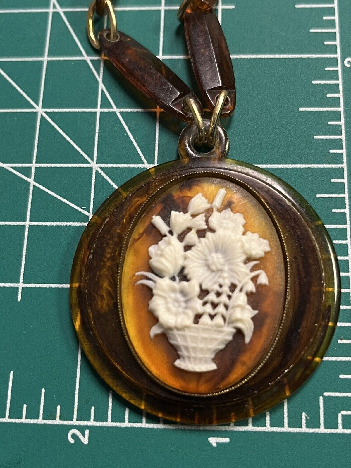 Vtge Celluloid Faux Tortoise Cameo Link Pendant Necklace 18” Long