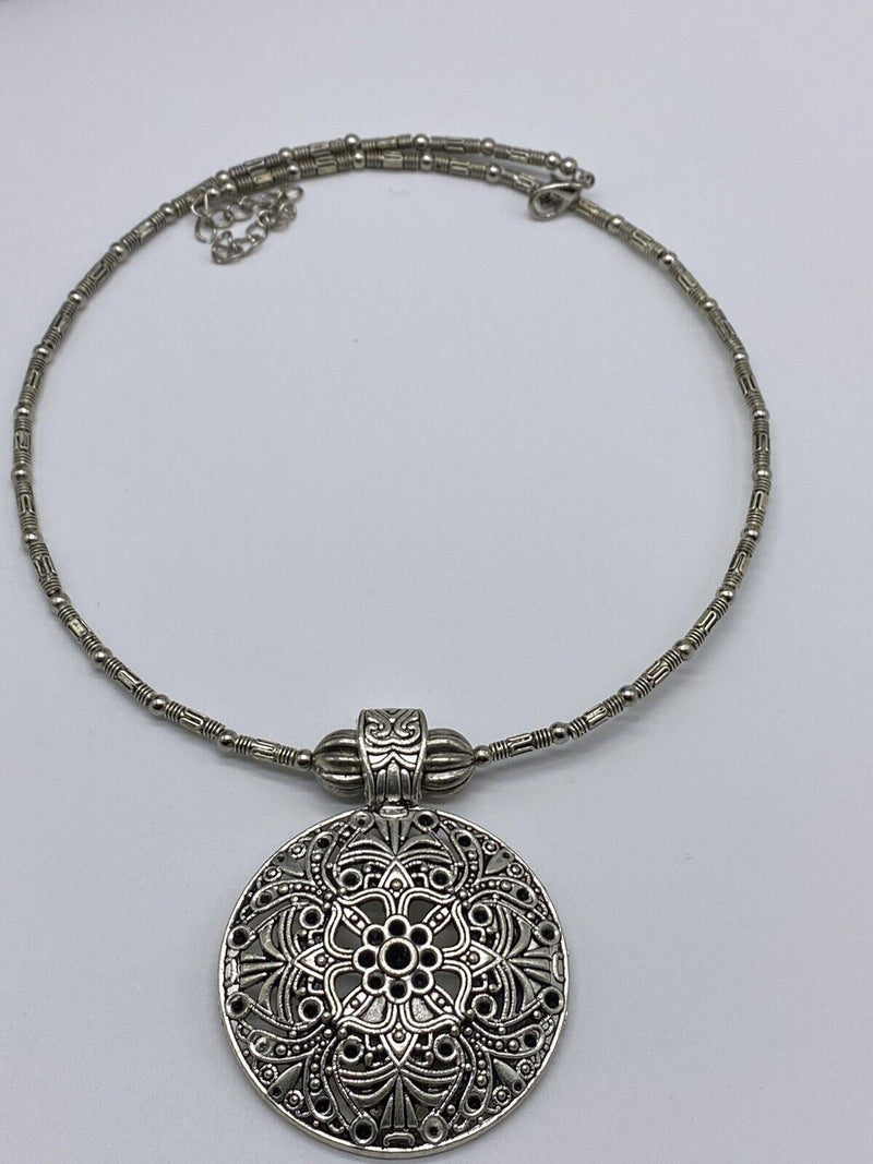 ~Vintage Inspired Medallion Pendant Silver Tone Choker Necklace~
