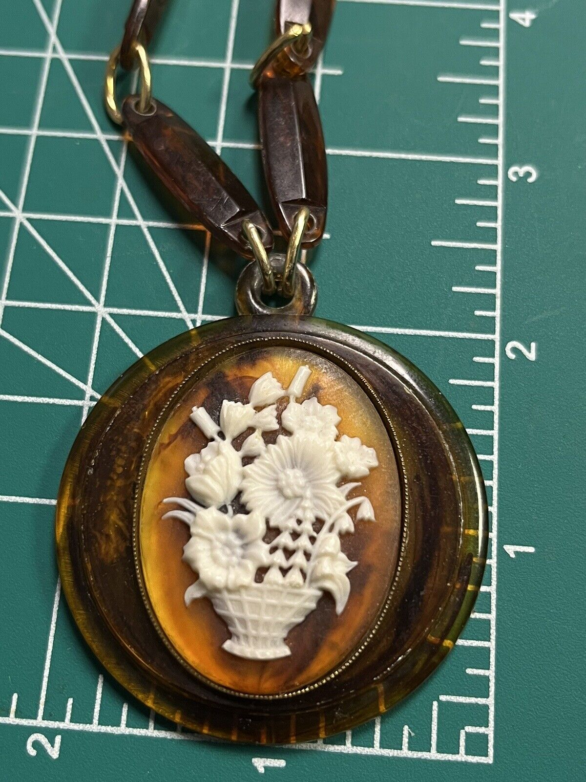 Vtge Celluloid Faux Tortoise Cameo Link Pendant Necklace 18” Long
