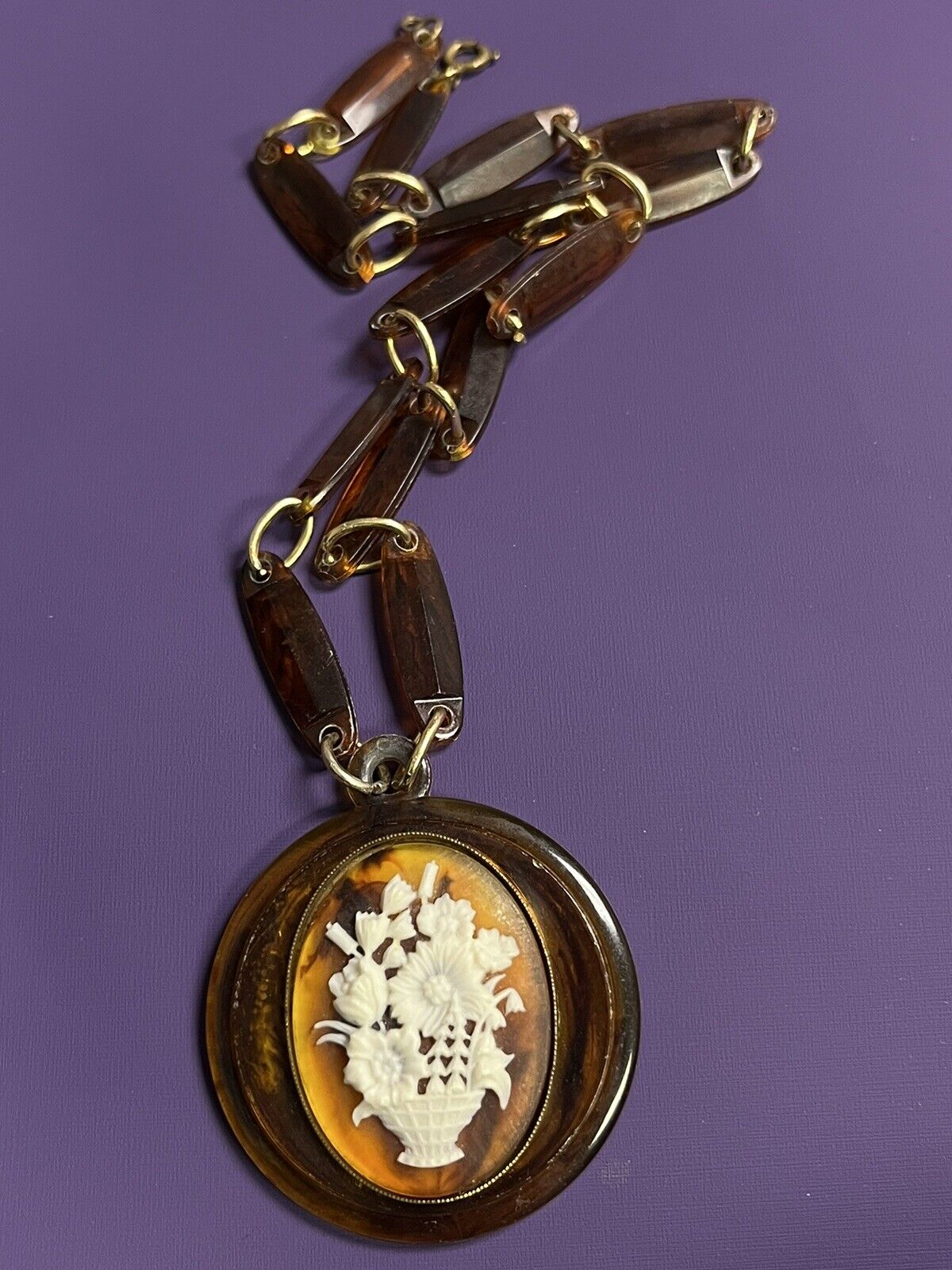 Vtge Celluloid Faux Tortoise Cameo Link Pendant Necklace 18” Long