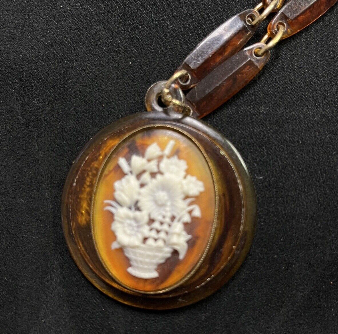 Vtge Celluloid Faux Tortoise Cameo Link Pendant Necklace 18” Long