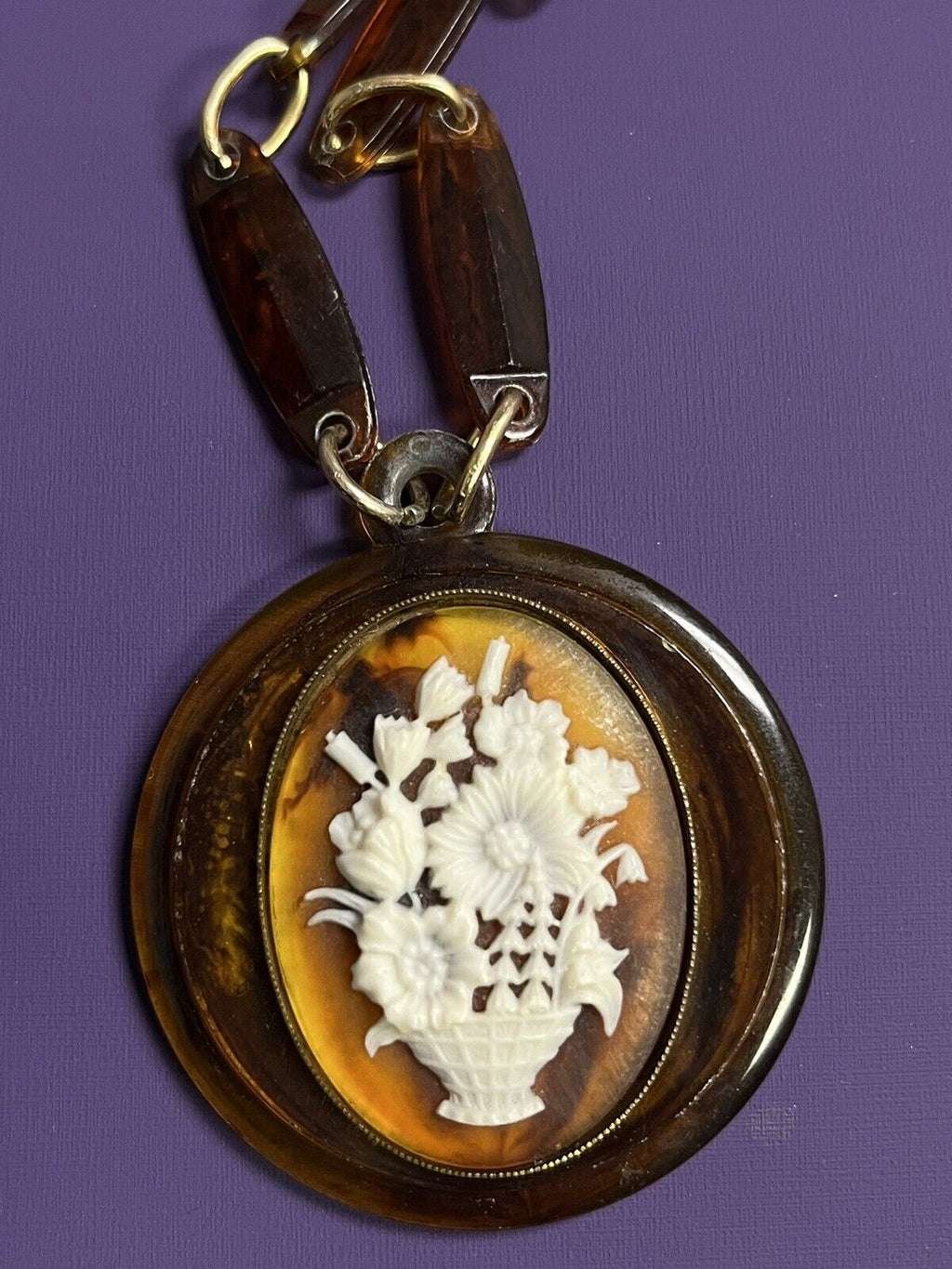 Vtge Celluloid Faux Tortoise Cameo Link Pendant Necklace 18” Long