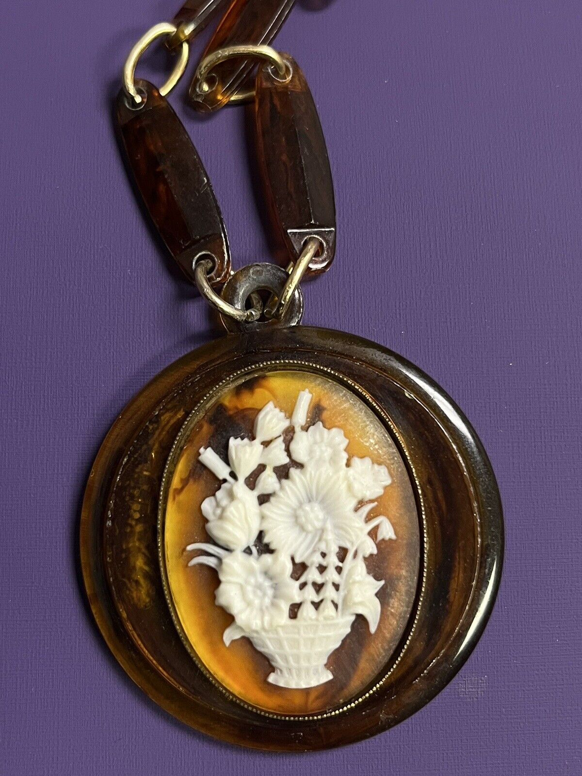 Vtge Celluloid Faux Tortoise Cameo Link Pendant Necklace 18” Long
